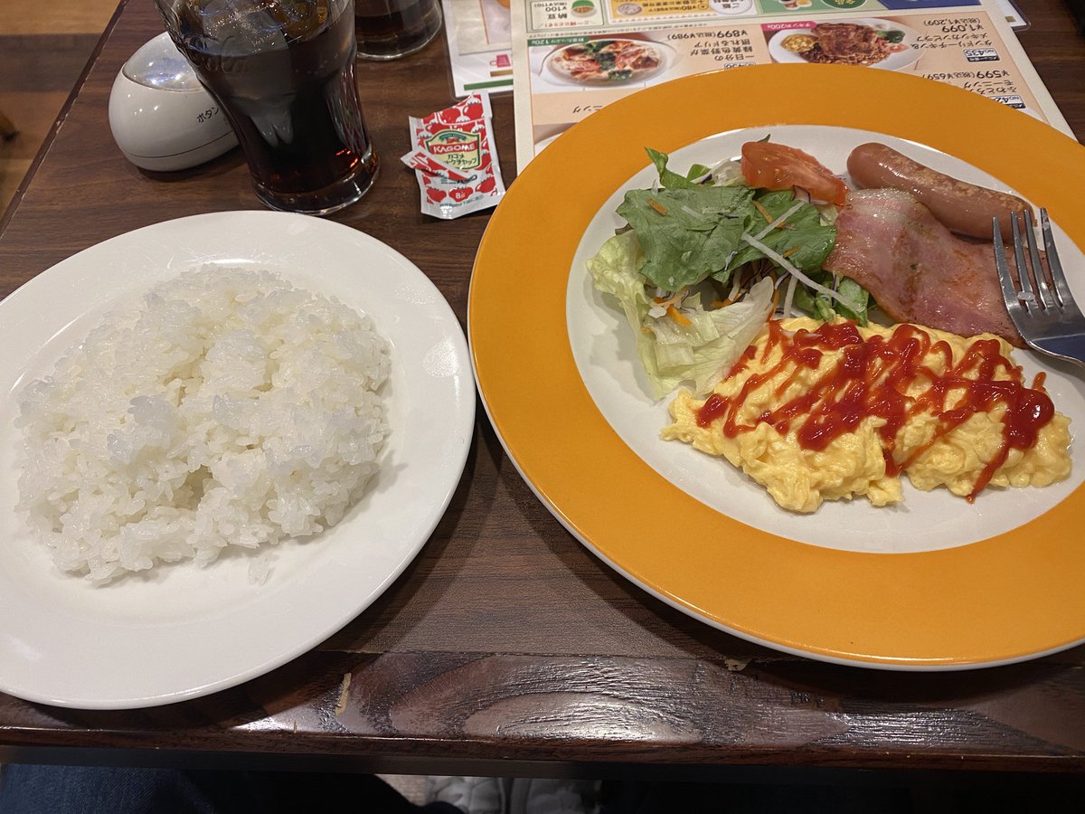 Soeur_Macaron's tweet photo. 朝ごはん食べたら会場に並びに行きまっす(o'ω'o) https://t.co/Au74eLf9xm