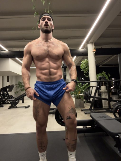 Got 55 copies left of my calendar&mdash; grab one on https://t.co/RVHTo889ck  Opening up sale to international