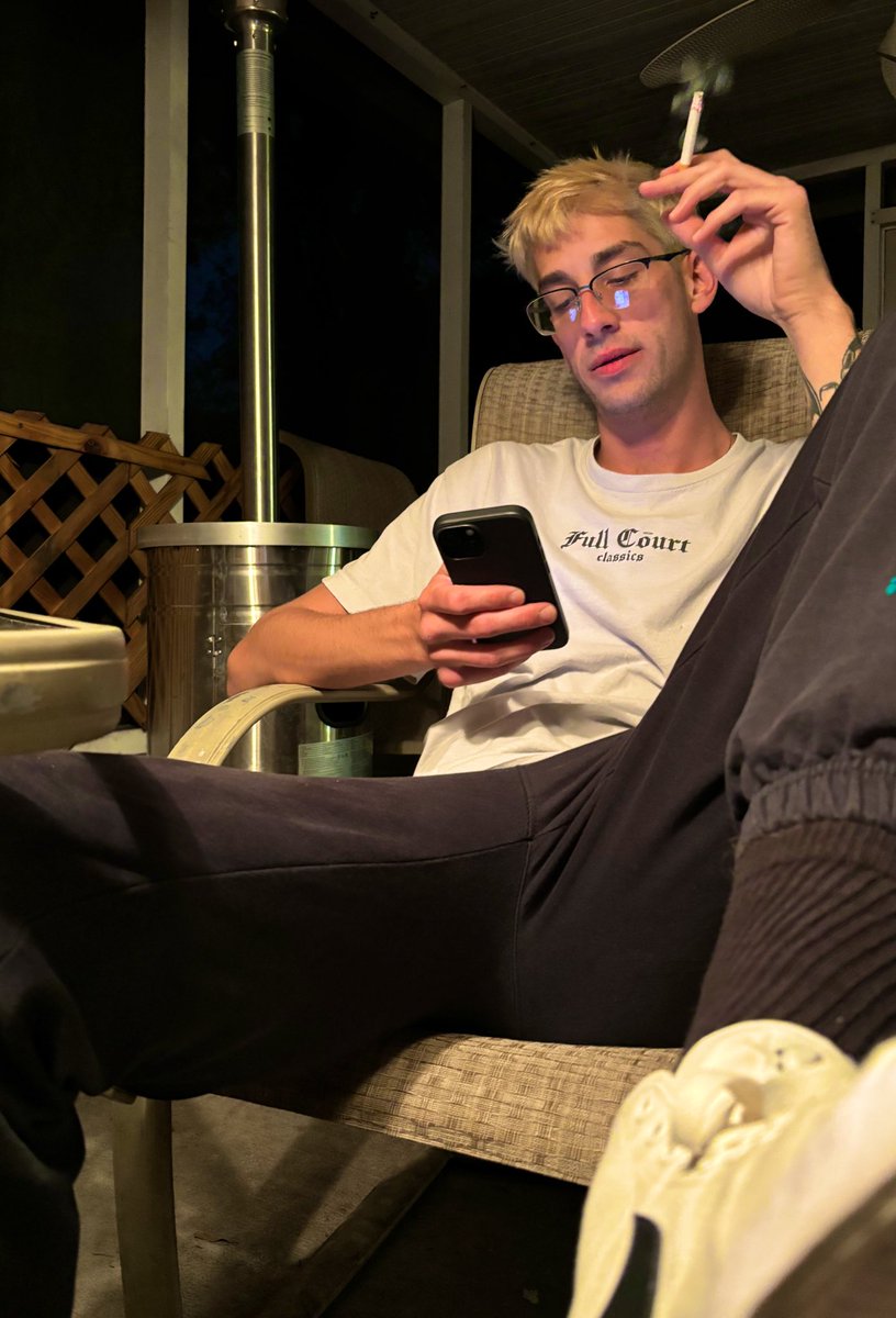 PAYPALPAUL's tweet photo. Who likes being ignored and used as foot rest? 

#findom #walletdrain #tallmaster #cashcock https://t.co/HC5x99gAtc