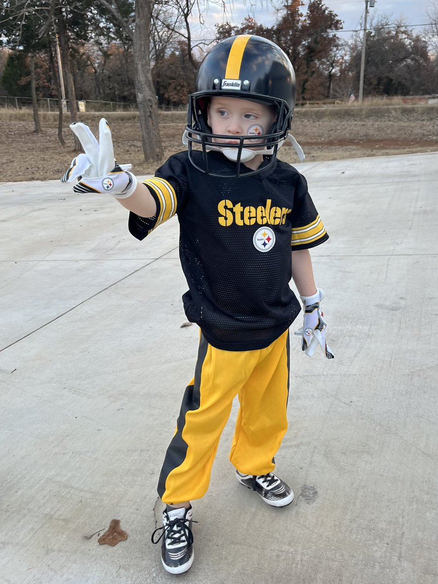 SadieMarie21's tweet photo. Here We Go, Steelers!! 🖤💛🏈 #SteelersNation https://t.co/d0mw5WRLgn