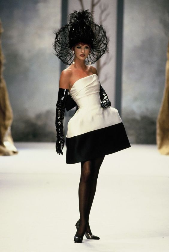 Linda Evangelista for Chanel Fall Winter 1991 Couture