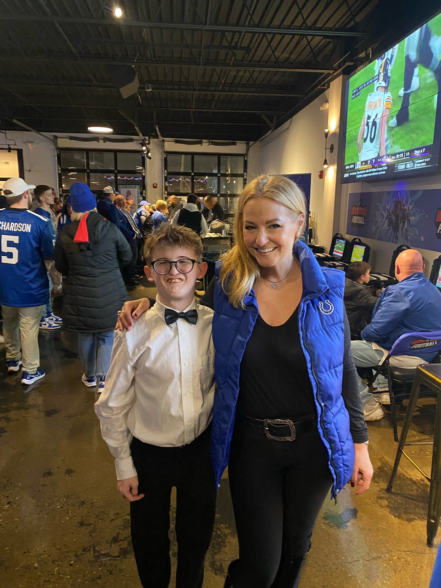 RealLauraSteele's tweet photo. Thanks to @GioThePodcaster for stopping by the @Bullseye_Event #ColtsVIP tailgate! ๐๐ค https://t.co/xIUrNhAUTW
