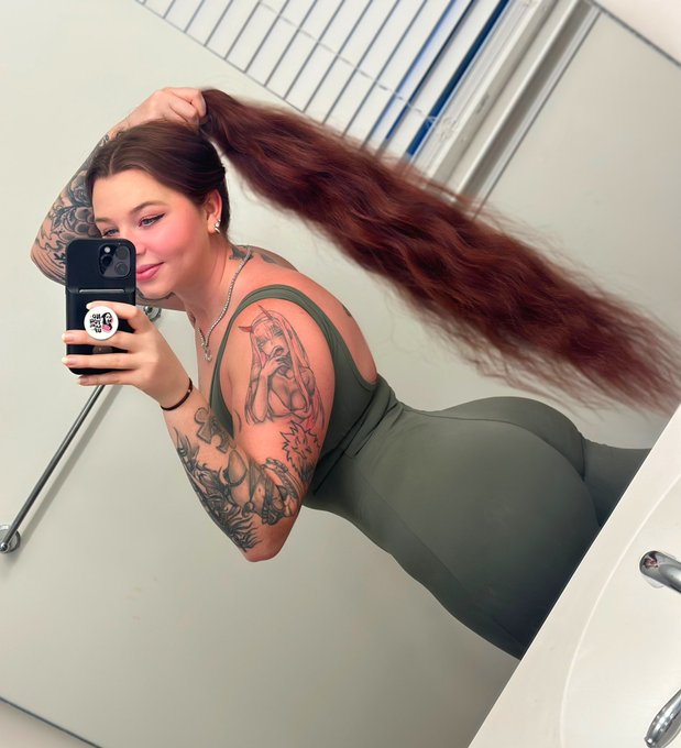 can we get a little commotion for the new fit 🙃 https://t.co/yuNSNwfzZ7