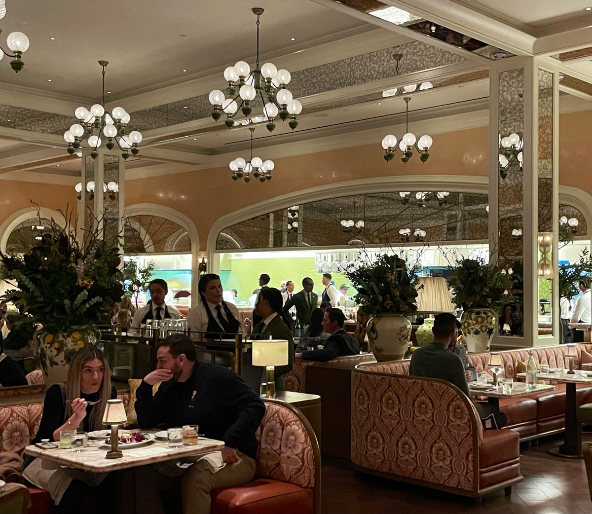 eatinglasvegas's tweet photo. 2 meals, 2 hotels, 2 cocktail bars, 2 Italians (restaurants), and enough wine, pasta, and pizza for a month…Or as we call it: Friday. 😉😋🍷🇮🇹🍝🍕
#ProperLunchBunch #NowhereBar #MotherWolf 
@Cipriani 
@WynnLasVegas 
@fblasvegas 
@whatsrightsam 
@EatTalkRepeat https://t.co/0KVKAxyrQ8