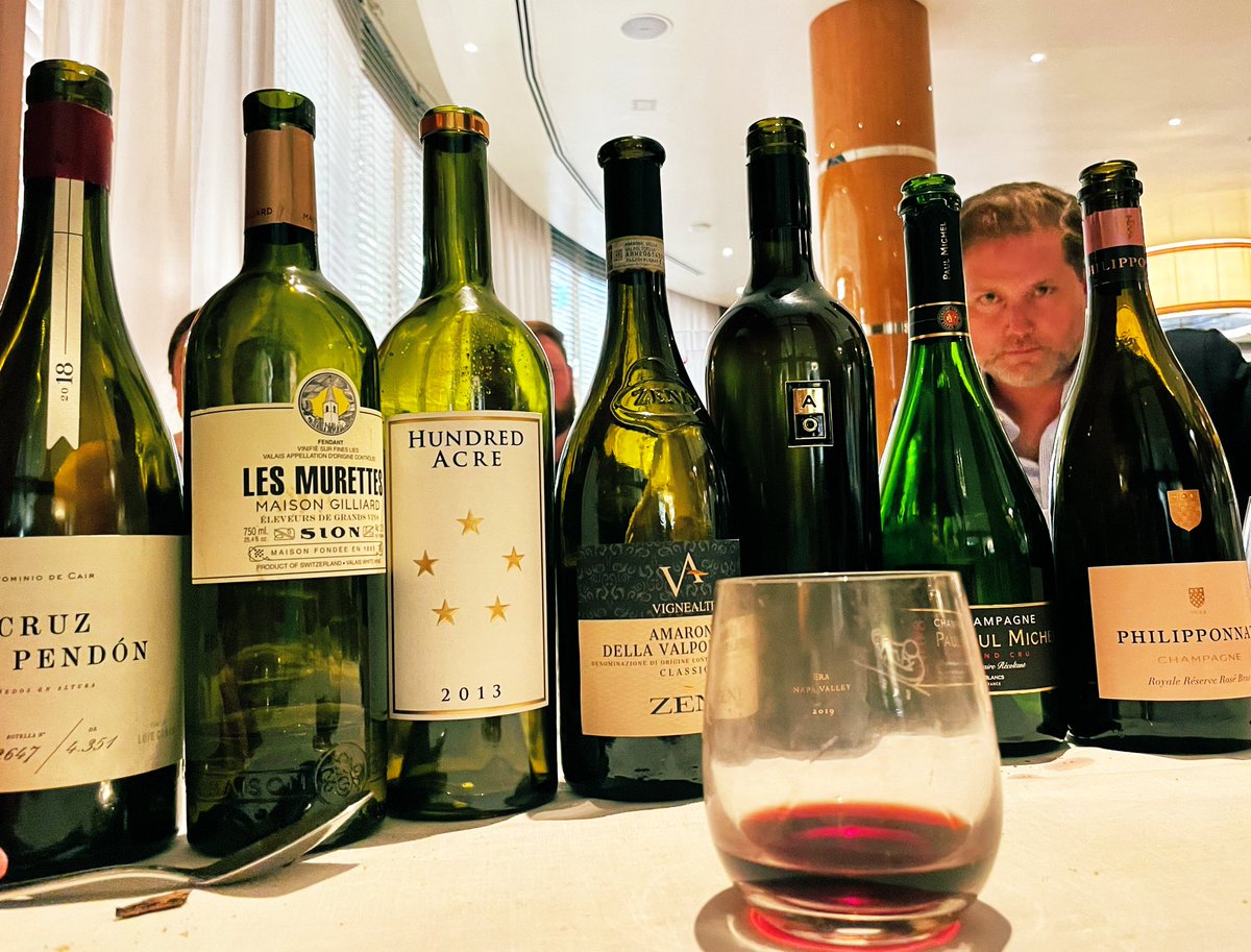 eatinglasvegas's tweet photo. 2 meals, 2 hotels, 2 cocktail bars, 2 Italians (restaurants), and enough wine, pasta, and pizza for a month…Or as we call it: Friday. 😉😋🍷🇮🇹🍝🍕
#ProperLunchBunch #NowhereBar #MotherWolf 
@Cipriani 
@WynnLasVegas 
@fblasvegas 
@whatsrightsam 
@EatTalkRepeat https://t.co/0KVKAxyrQ8