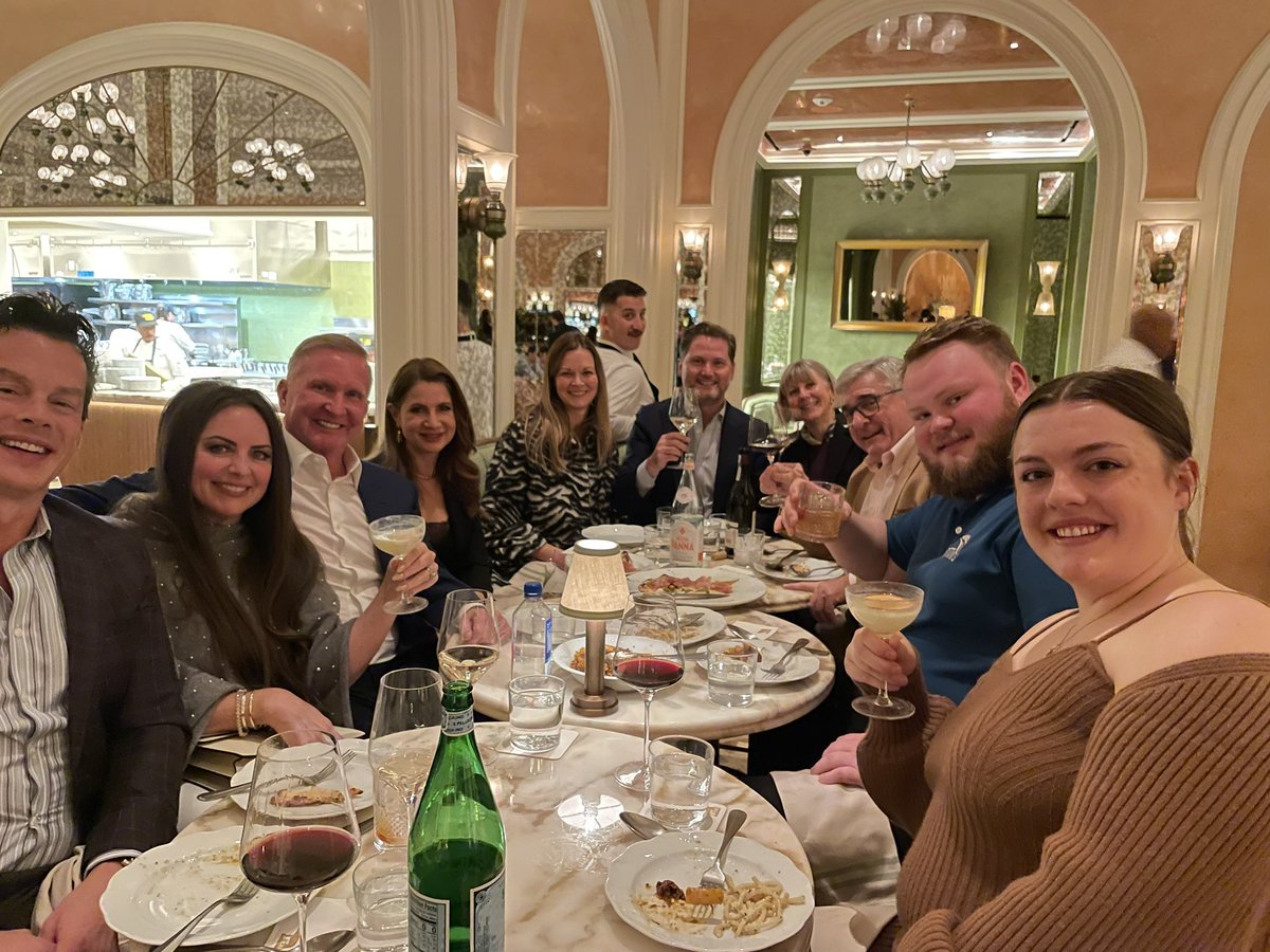 eatinglasvegas's tweet photo. 2 meals, 2 hotels, 2 cocktail bars, 2 Italians (restaurants), and enough wine, pasta, and pizza for a month…Or as we call it: Friday. 😉😋🍷🇮🇹🍝🍕
#ProperLunchBunch #NowhereBar #MotherWolf 
@Cipriani 
@WynnLasVegas 
@fblasvegas 
@whatsrightsam 
@EatTalkRepeat https://t.co/0KVKAxyrQ8