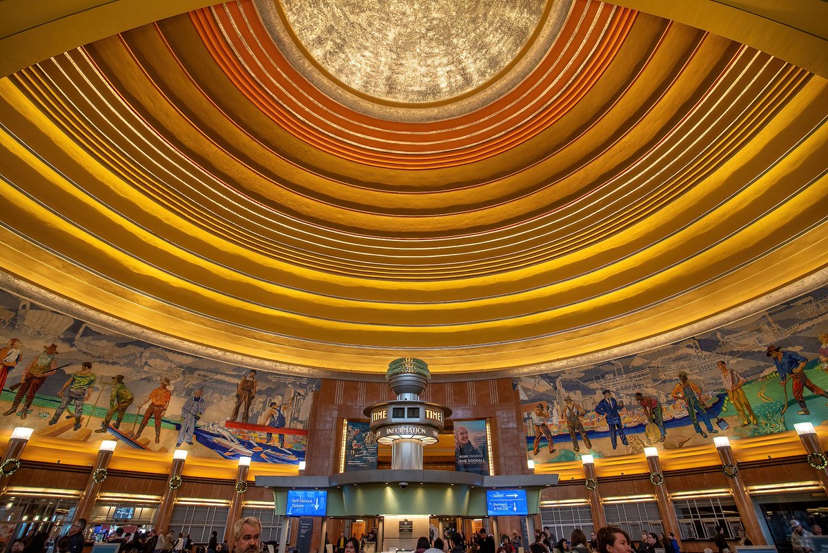 ExploresMr's tweet photo. The Art Deco glories found inside the Cincinnati Union Terminal; Cincinnati, Ohio. https://t.co/fFoXpW2BC1