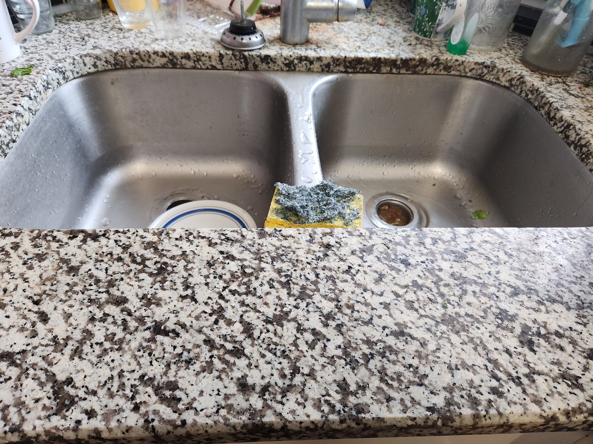 dc7669's tweet photo. I usually don't put on apron when I do dishes.   I tried to be CAREFUL NOT to spill myself.  However,  often times,  water would be on my clothes, around my belly because I was unaware.  MORAL:  We can only mitigate things that we are aware of. https://t.co/C32kJhLJM7
