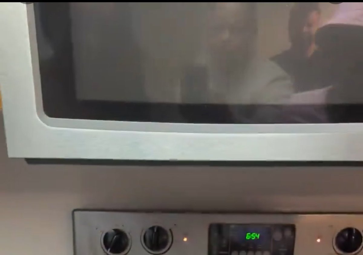 lilwooogie's tweet photo. Look who’s in the background 👀 at his friends house, while Foodie was gone. Look on the microwaves reflection in the video. #FoodieBeauty #foodie #Chickenpickle https://t.co/k8vMfFVtc4