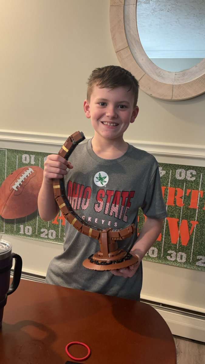 ShannonScheetz's tweet image. 🥰This kid amazes me everyday!! So far his most difficult solo build - about 8 hrs of build time - 2585 pieces 🤯 #andrewmichaelscheetz #legosarelife #futureengineer @scheetz51