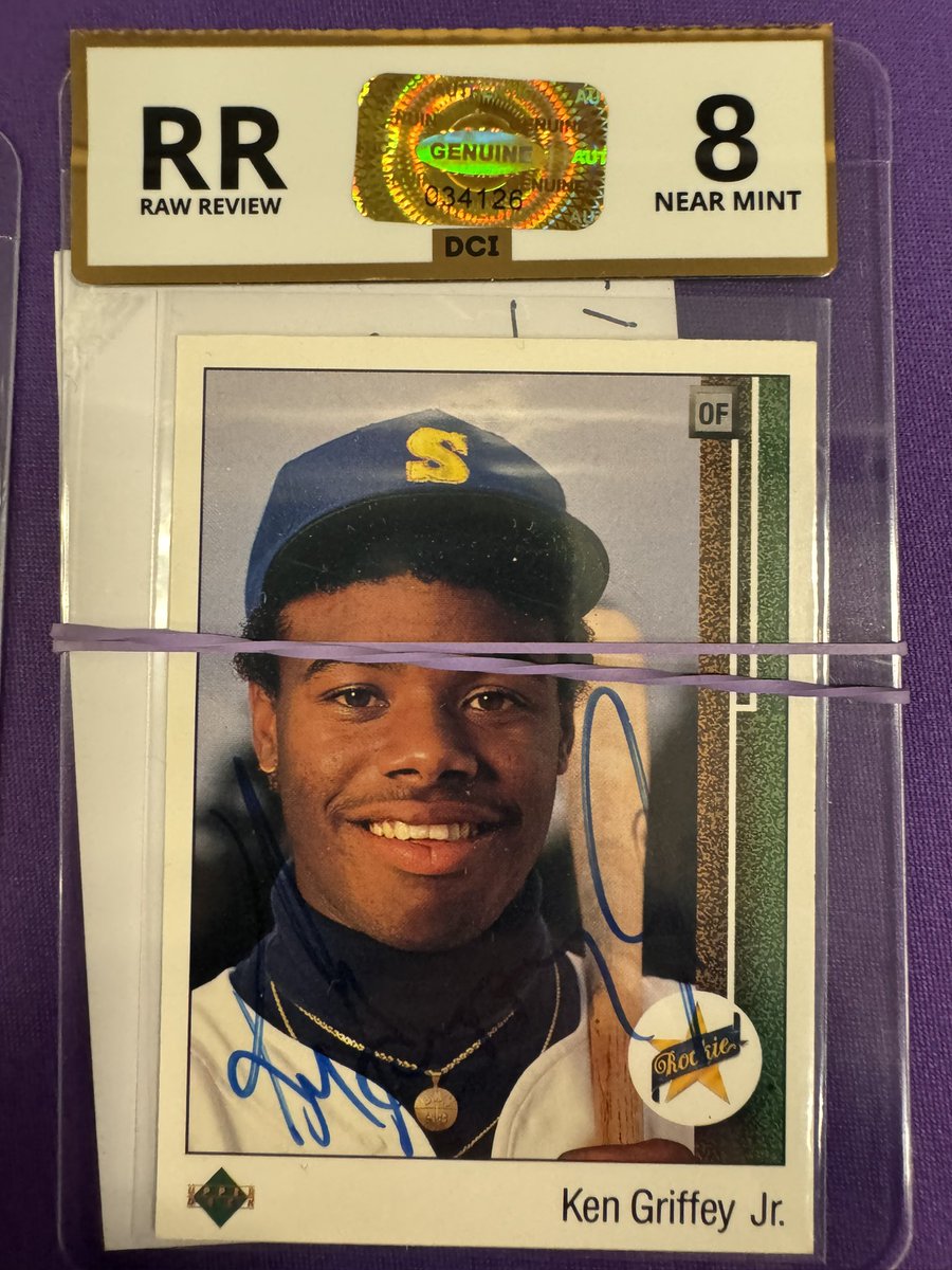 HtownWheelhouse's tweet image. Got some boss cards raw scored! As well! Getting them slabbed in Feb! @dcigrading A trusted name! These guys are top notch! @AthleticDecline @htowncardshow Thank You!