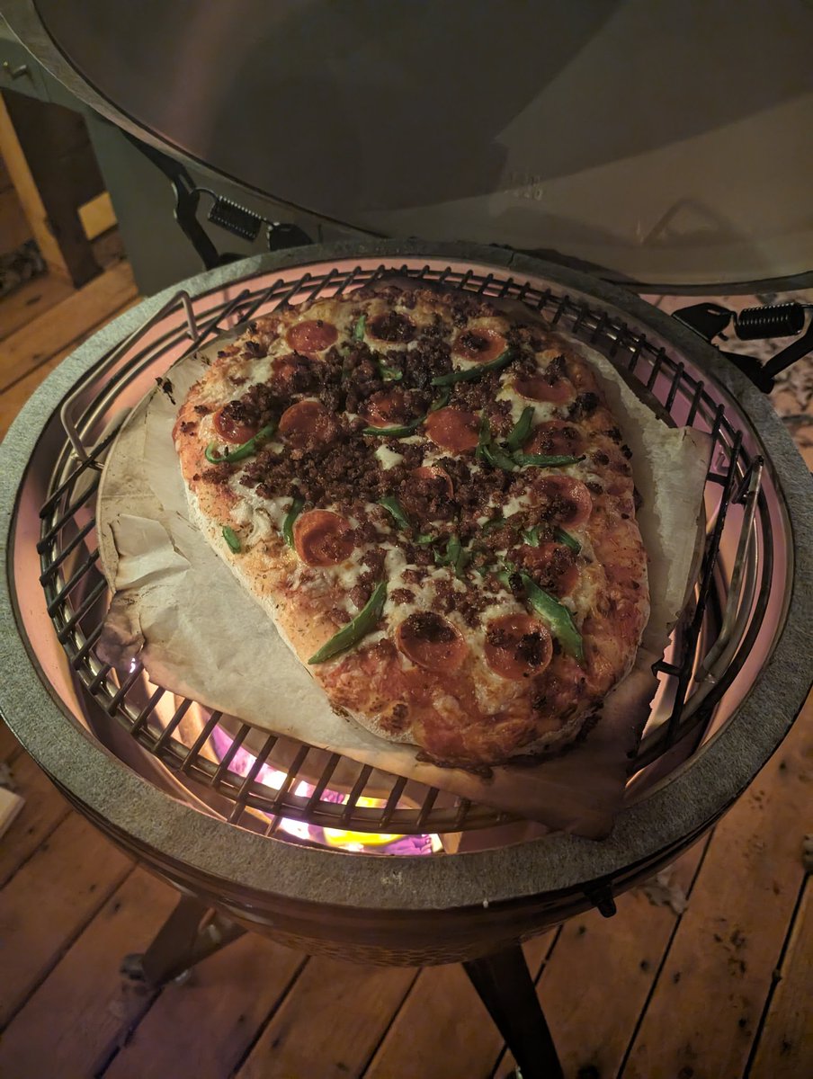 Pizza night on the Piney River Grille!!
#bigegggrill