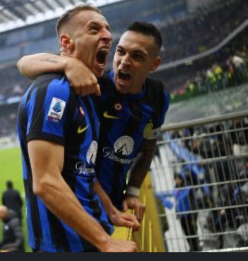 drillbitori's tweet photo. Per i Gobbi e i Milanisti chiaccheroni che oggi domani e dopodomani devo IMPAZZIRE 💙🖤
#amala #Frattesi #goduria https://t.co/LD7ImvFOvv