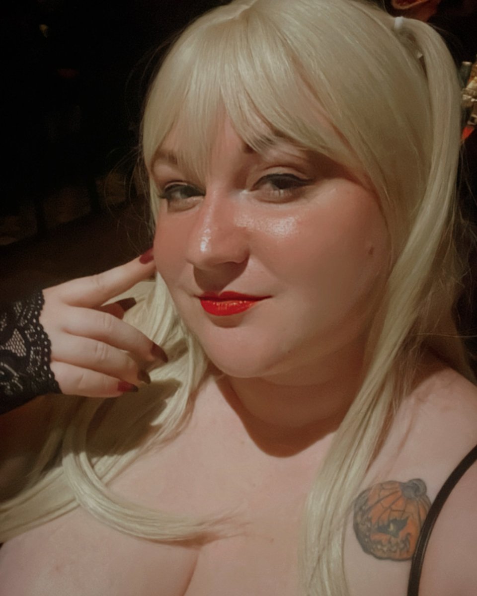 TattooedPhoenx's tweet photo. My mini Misa shoot is live on my #onlyfanspage 

Planning to have a cosplay ready for the #cosplaydeviants contest next year for ALA!

#misaamane #cosplay #ala #plussize #onlyfansgirls #onlyfansmodel #of #deathnote #deathnotecosplay https://t.co/GzlfSnpSe6