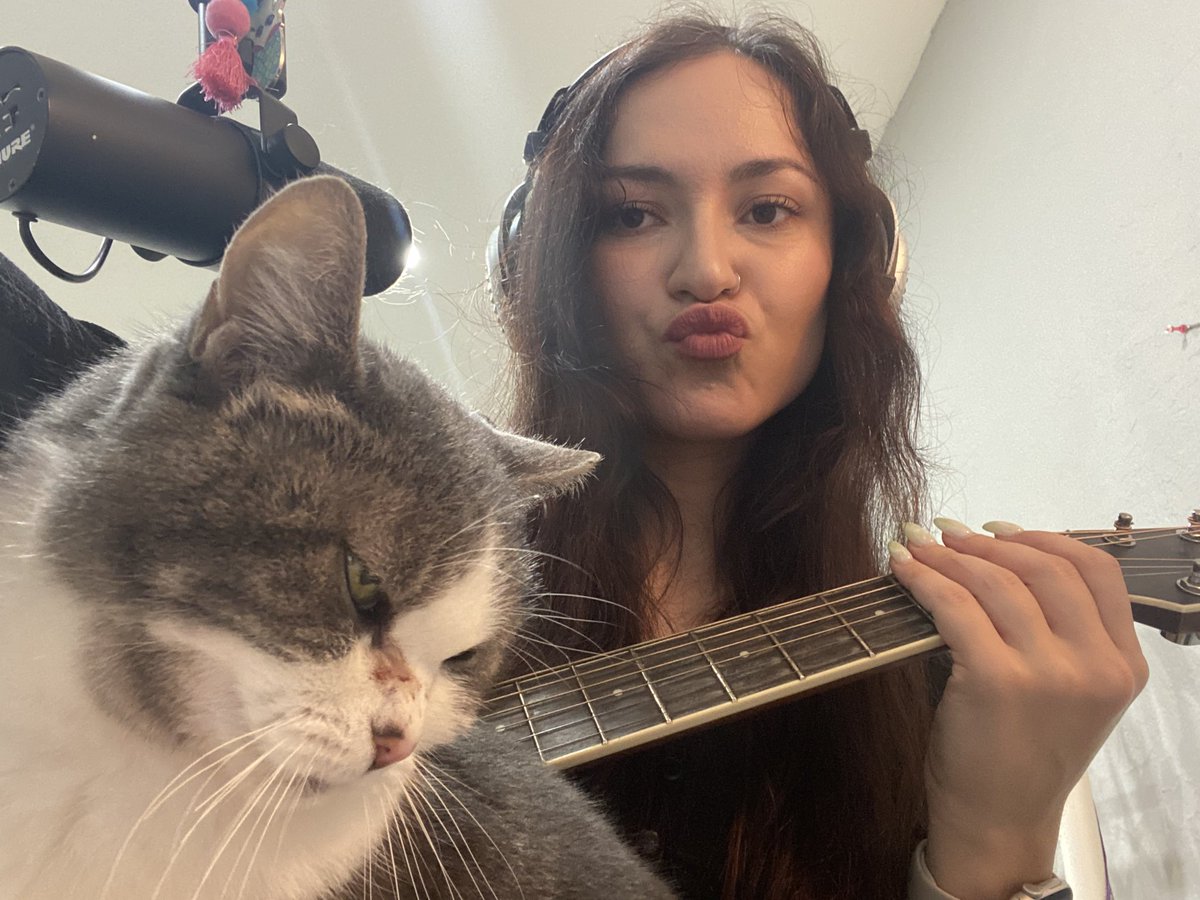 chloe 🤍 tweet media