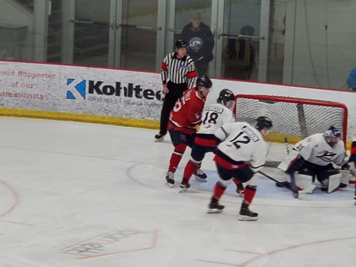 OpeningFaceoff's tweet photo. Game is underway in Berwick! The West Kent Steamers vs the Bage Valley Wildcats! https://t.co/EWiiJeHK1j