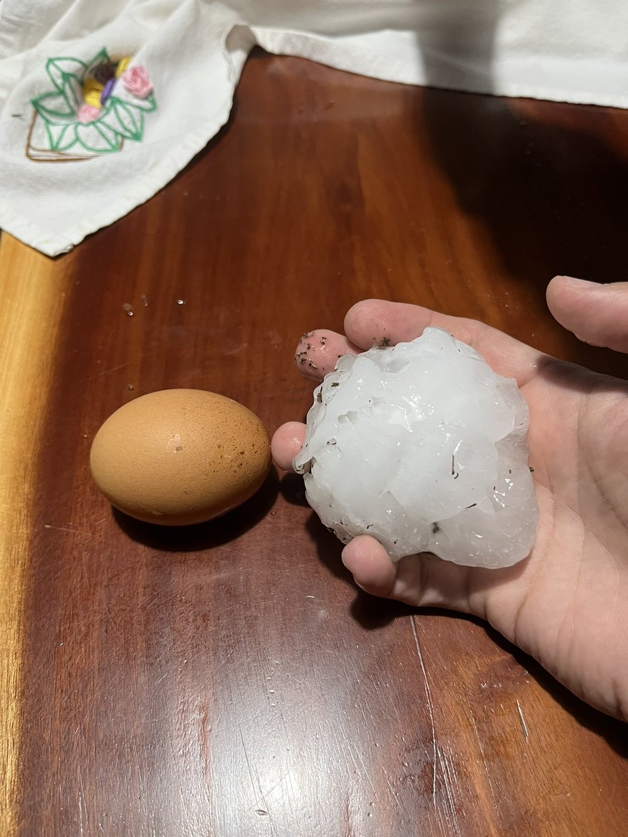 juandelacalle's tweet photo. Así es el #Granizo que cayó en la zona de Santa María. #Tormenta #Cordoba https://t.co/9GVXA3t6Ao