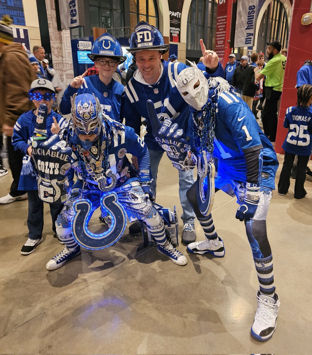 ColtsFireChief's tweet photo. We are home at @LucasOilStadium . Lets go get a win @Colts Nation!
Lets GOOOOOOO!!!!!!!!
@ColtsLife @coltscommunity #ForTheShoe @JimIrsay #LuchaBlue #HOUvsIND https://t.co/DAVPJ3iDNY