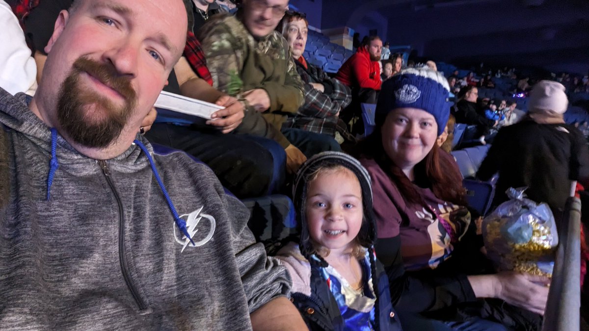 m_shay82's tweet photo. #DisneyOnIce https://t.co/PN2gWLmw50