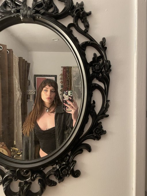 this was me soooo sexy on new year before i became deathly ill but trust me i still look realllyy good