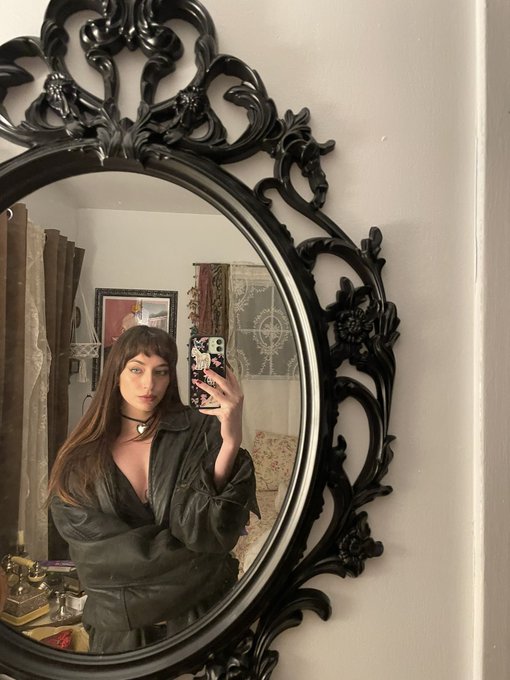 this was me soooo sexy on new year before i became deathly ill but trust me i still look realllyy good