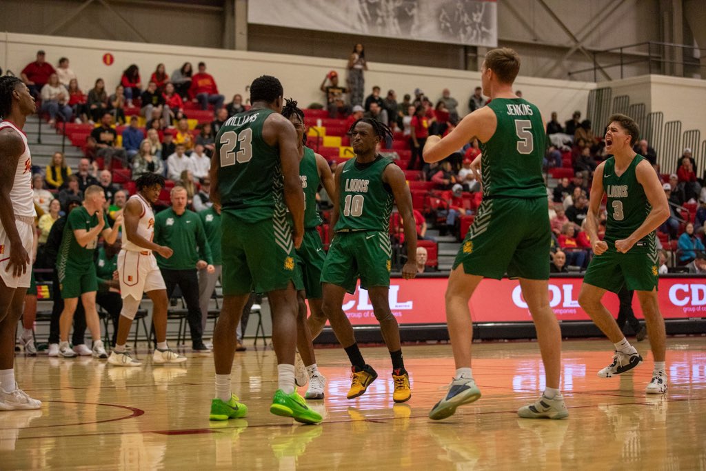mososports's tweet photo. Sweep. https://t.co/rmn53S35Lz