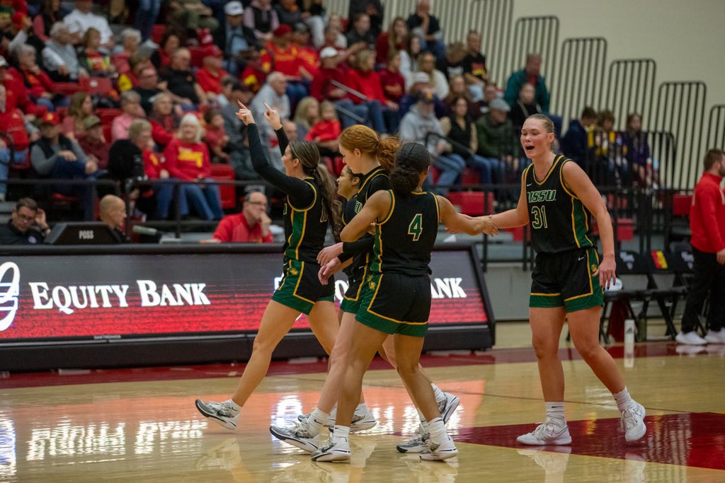 mososports's tweet photo. Sweep. https://t.co/rmn53S35Lz