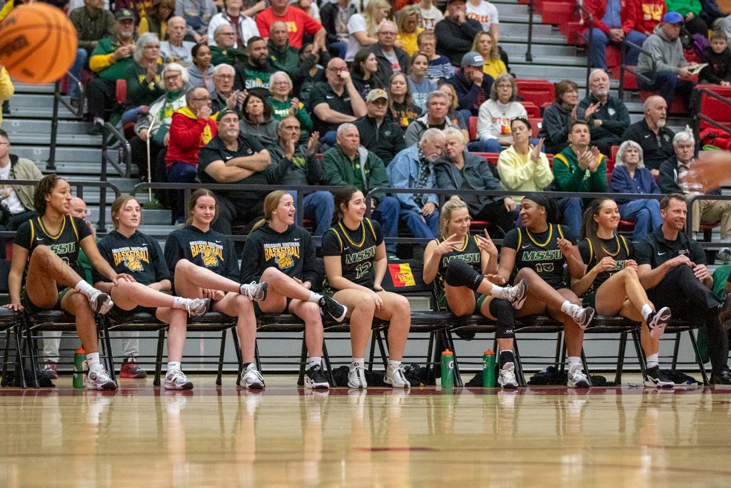 mososports's tweet photo. Sweep. https://t.co/rmn53S35Lz