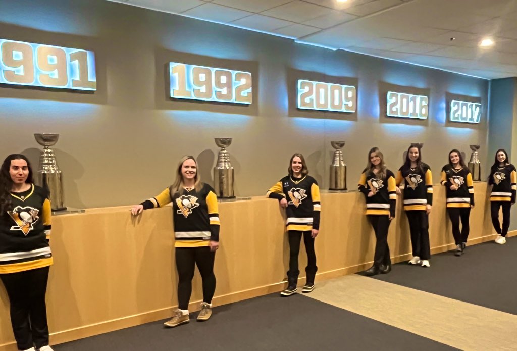 CleanIce23's tweet photo. The only Stanley Cups worth waiting in line for 🤣 #letsgopens https://t.co/n6X99MOz5b