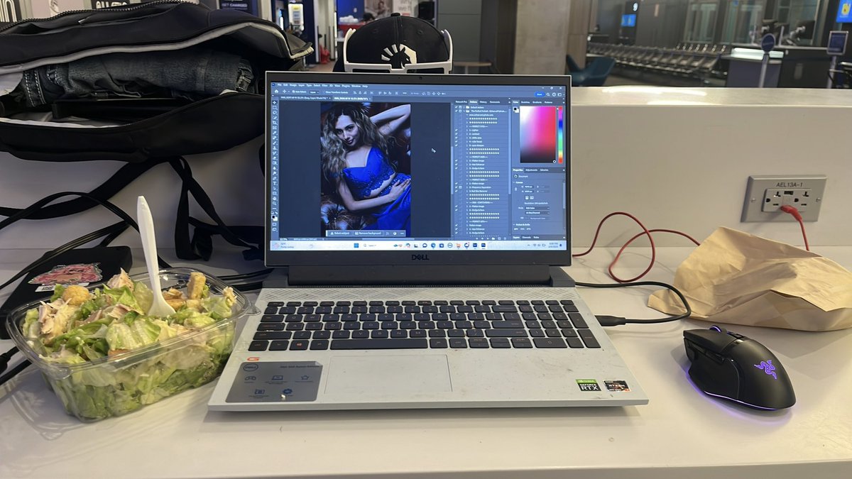 SDMSTUDIOS_'s tweet photo. My Flight is delayed in Austin for another 3 hours so while I wait I might as well edit more photos 💙 #airport #photographer #edit #photoshop #travellife #alwaysworkinghard https://t.co/2dLwd1RwNt