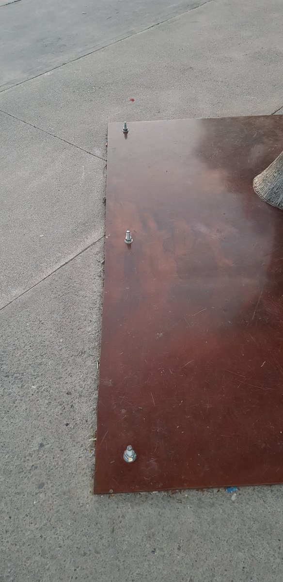 QroNeighbour's tweet photo. @PCCorregidora1 en la plaza gran Cue donde esta el toro, estos tornillos están muy expuestos y varios niños con frecuencia viene en patines u otros juguetes. Un golpe ahí puede ocasionar una lesión grave así que si pueden poner alguna protección estaría bien. https://t.co/RtcTTKfKTs