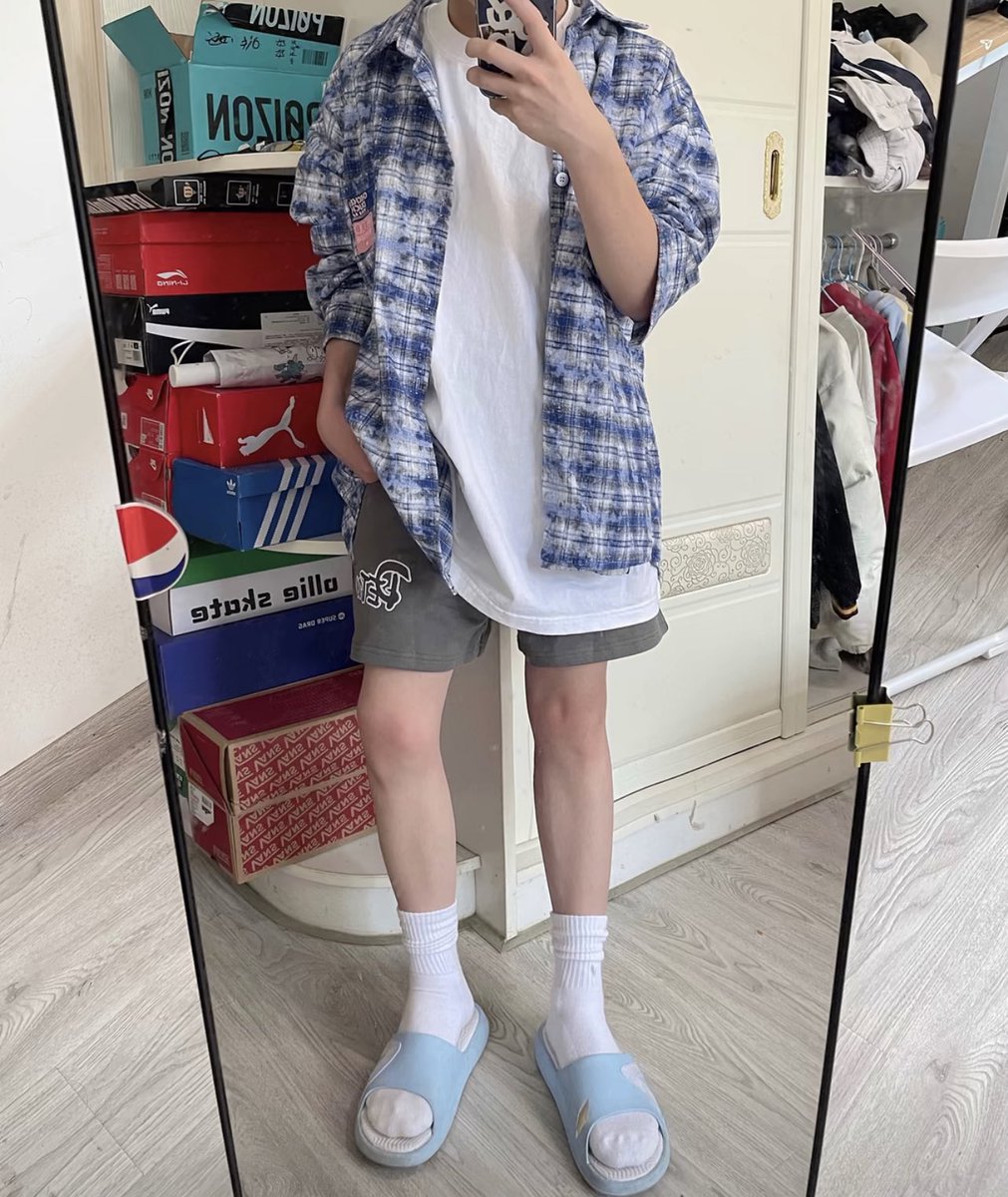 angresss's tweet photo. #09 #弟弟 才想起来密码 （重发一遍是因为这组确实很好看.OwO https://t.co/buHV9jgaoK