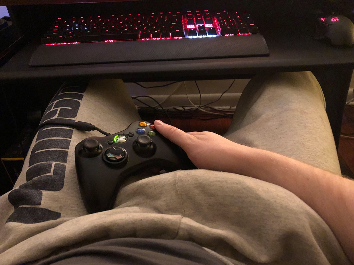 Calllmebry's tweet photo. I’ve never seen a gamer do this correctly.. https://t.co/AfOd3XAwy7