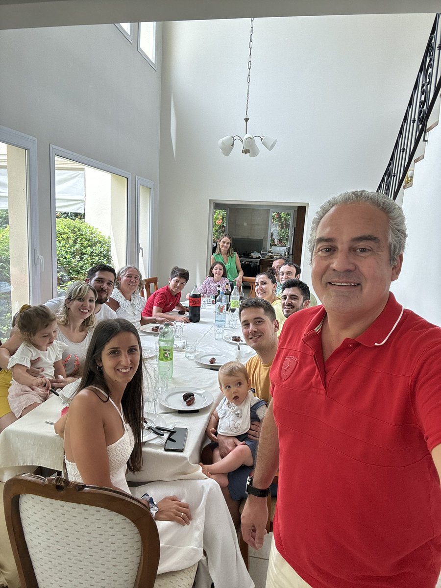 sebasdominguez's tweet photo. Celebrando el inicio del nuevo año junto al equipo docente de nuestro Curso de Impuestos II de @UBAeconomicas @YBaigorri @matiascapula @gabimgonzalez @jfsabate Diego Vega y familias #impuestos #impuestos2 #uba #fce https://t.co/UPpLa47EmG