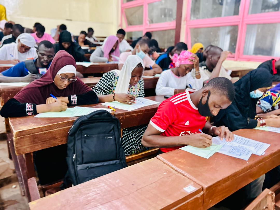 AepMali's tweet photo. L'AEP-Mali, la quête de l'excellence. C'est dans l'optique de faire briller les Génies en Pharmacie que l'amicale des étudiants en Pharmacie du Mali organise, chaque année universitaire le concours intitulé "numerus blanc". 
Celui-ci, dans le cadre de la SE-6ème édition!
@AepMali https://t.co/1cSxrATAa1