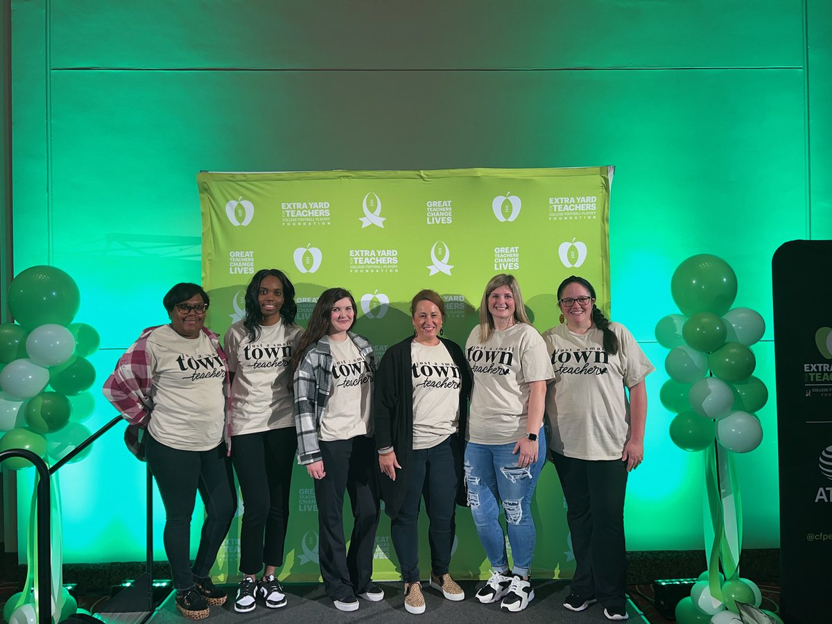 MrsMacc5's tweet photo. 5th Grade Dream Team #cofeebeans #movingforward https://t.co/oDVDgJlpOt