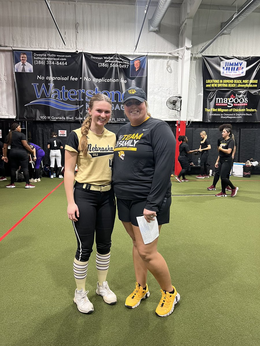 Faith_Shirbroun's tweet photo. Woke up this morning in paradise 😍 and got to play some softball. Got some great work at the @BCUsoftball camp. Thanks @lwattenbcusb and the other coaches for a great camp!! Learned some new things and a couple new hitting drills that I can use! @08NEGold515 https://t.co/mOlWOjgRhJ