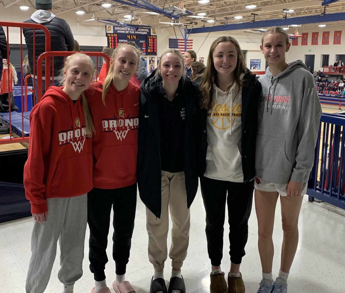 Alexandria vs Orono today. 3 North Tartan players on the court and 2 came to support. The relationships are real. Ally Moore ⁦@MyaMoore2026⁩ ⁦@SchlagelTori⁩ ⁦@kate_amelotte⁩ ⁦@HadleyThul⁩