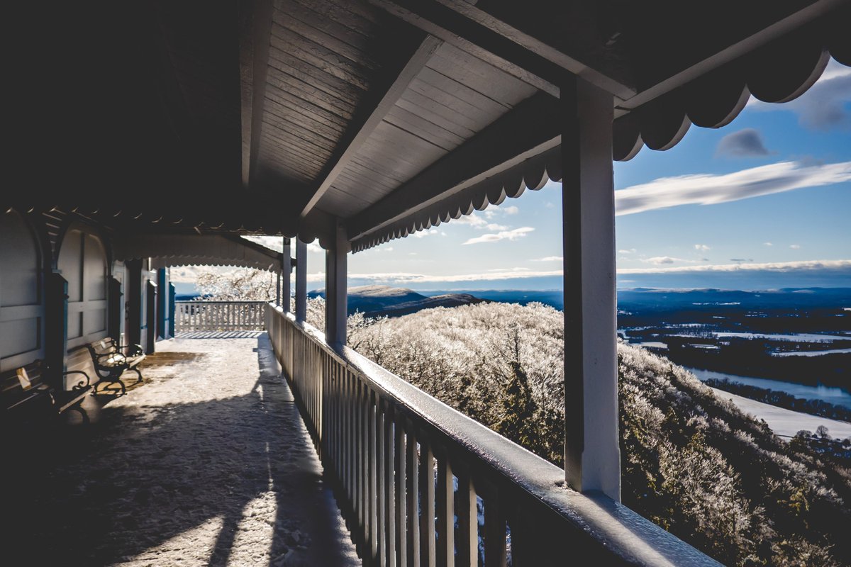 flomustgo's tweet photo. How long would you sit on this porch?
Freezing on the porch of The Summit House on Mt Holyoke in Skinner State Park
#westernma #hikema #holyokema #skinnermountainstatepark #mtholyoke #skinnermountain #hikema #icestorm #summithouse https://t.co/j7iEBtFk8C
