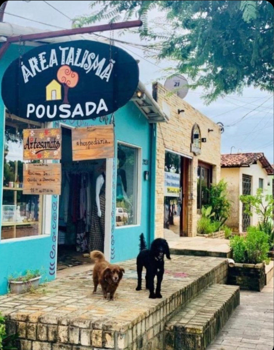 pravda_br's tweet photo. Você vai querer se hospedar na pousada em São Miguel do Gostoso-RN, cujo dono é Rafael Moreno, um extremista bolsonarista que postou uma montagem com o Pe. Julio fazendo sexo com menor?
Ele ostenta uma vida luxuosa nas redes sociais, mas recebeu Auxílio Emergencial na pandemia. https://t.co/ppGrokHVqo