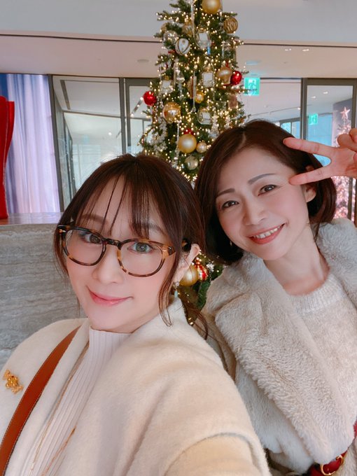 韓国旅は本当に楽しかった🤭 宿泊したアンダーズホテルは清潔でスタッフさんはイケメンで優しかったです🤗 可愛いツリーも飾ってありました😻 #maki_tomoda https://t.co/RglcwH<a href="/tag/maki_tomoda"class="tags">#maki_tomoda</a>