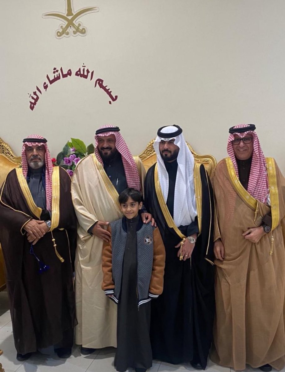 althnibat300's tweet photo. في ليلة من ليال الفرح 
احتفل العم ؛ 
مريح بن مطير مشعان الذنيب بزواج نجله ؛
عـبد الرحمـن .
وسط جمع لفيف من الأهل والأحبة والأصدقاء
متمنين لهم التوفيق وان يبارك الله لهم وعليهم . https://t.co/DKKMRmPKw3