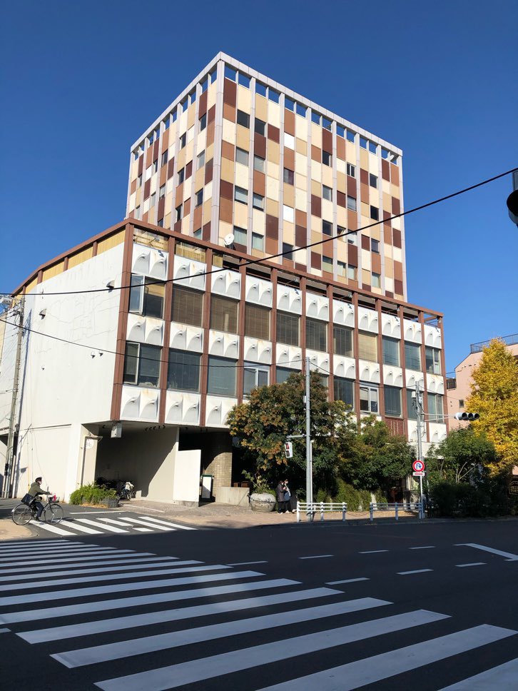 asattetanosiku's tweet photo. 大大大好きだったCLASKA😍
カウントダウン最終日は
大勢の人が来ていそうで、
ニワカファンに思われそうで、
ひねくれ者の私は行けなかった…。
この美しい建物が
既に取り壊されてしまったことを考えるだけで切ない。
#同じところで撮りすぎだろって写真あげろ
#CLASKA #ホテル https://t.co/vjlVazoTof