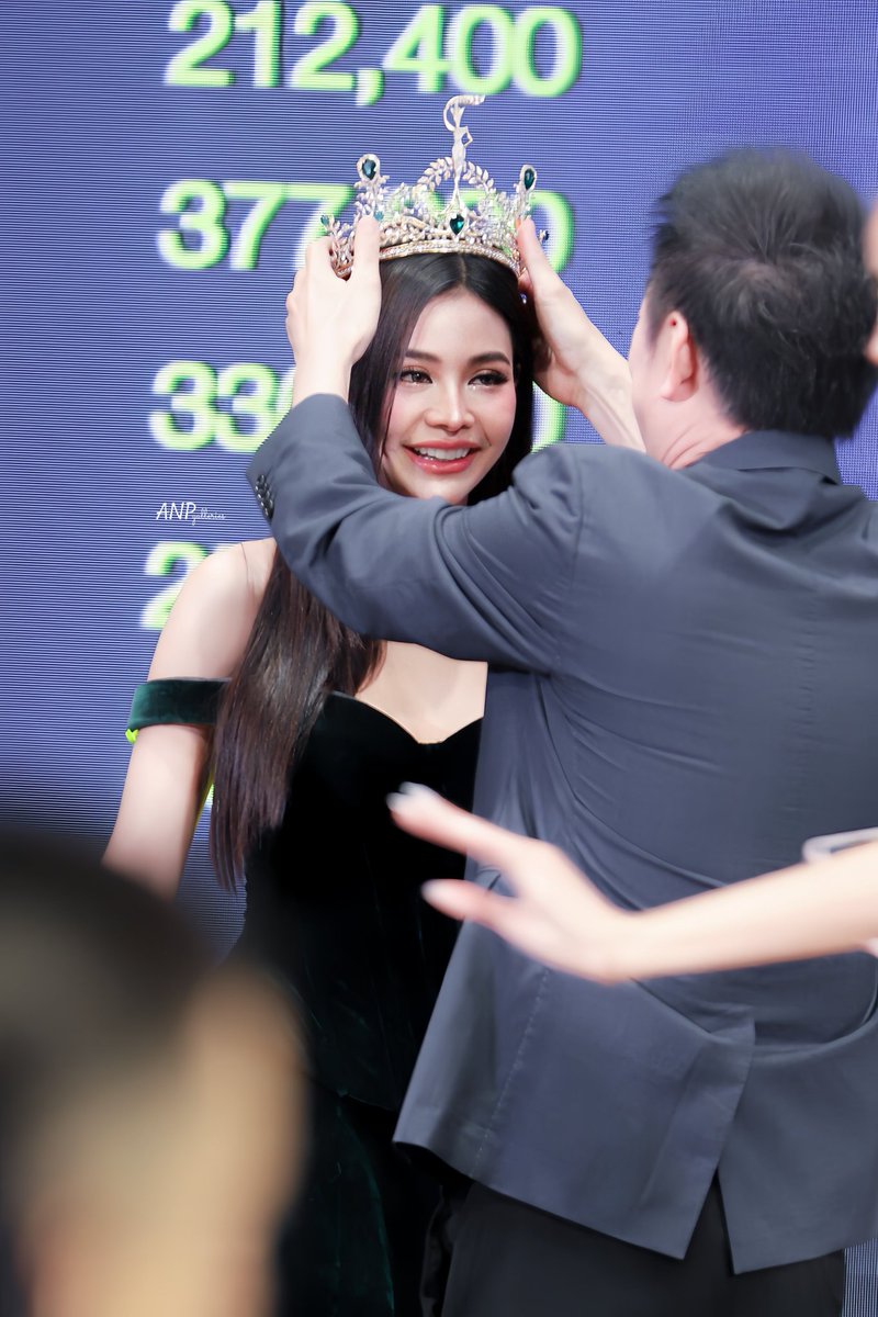 Piss43068540's tweet photo. บอสรักป๊ะป๊ากับแม่มากๆนะไม่ว่าจะเกิดอะไรขี้นอย่าทิ้งบอสนะคะจากใจลูกแดงFCบอส😊 #อิงล็อต https://t.co/Jyyftds6C6