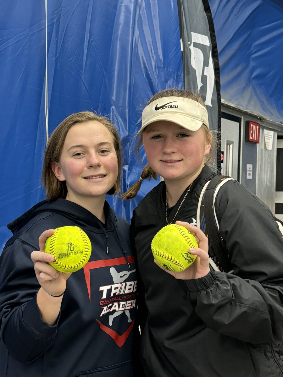 kaitlyn_helm's tweet photo. Little sis hits a single homer… Big sis hits a grand slam! @Haley_Helm00 older sisters always win 💖🥎🥇
@PG_Softball @TbsaWahoos07 @MOJO2K9FOX https://t.co/OVQ049AG28