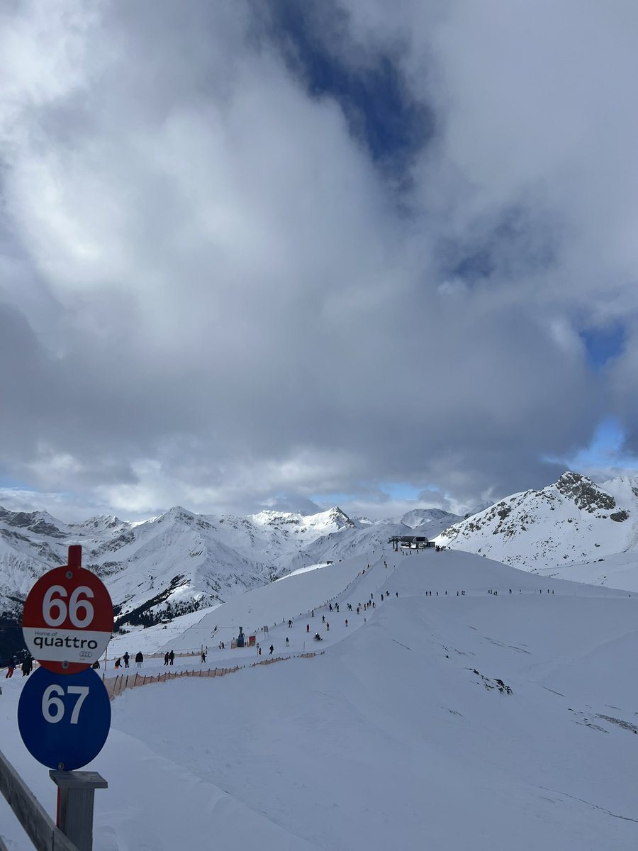 bobbycvi's tweet photo. Home of quattro ! #austriasnowboarding #snowboarding #snow #quattro https://t.co/DU43iggwxq
