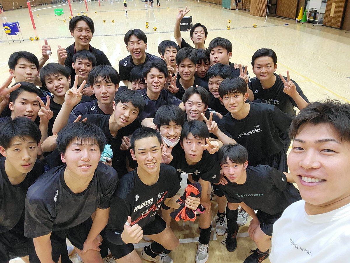 JIJIDJSARINA's tweet photo. 君たちはどこまでも強くなる！

仲間の為に
家族の為に
応援してくれるたくさんの人たちの為に
自信を持って楽しみながらプレーを！

春高という最高な舞台で
最高の試合を

応援してます

#福井高校
#福井工業大学附属福井高校
#春高
#決勝
#可能性は無限大
#向上心があれば
#この瞬間でも上手くなる https://t.co/erFrj7lb8x