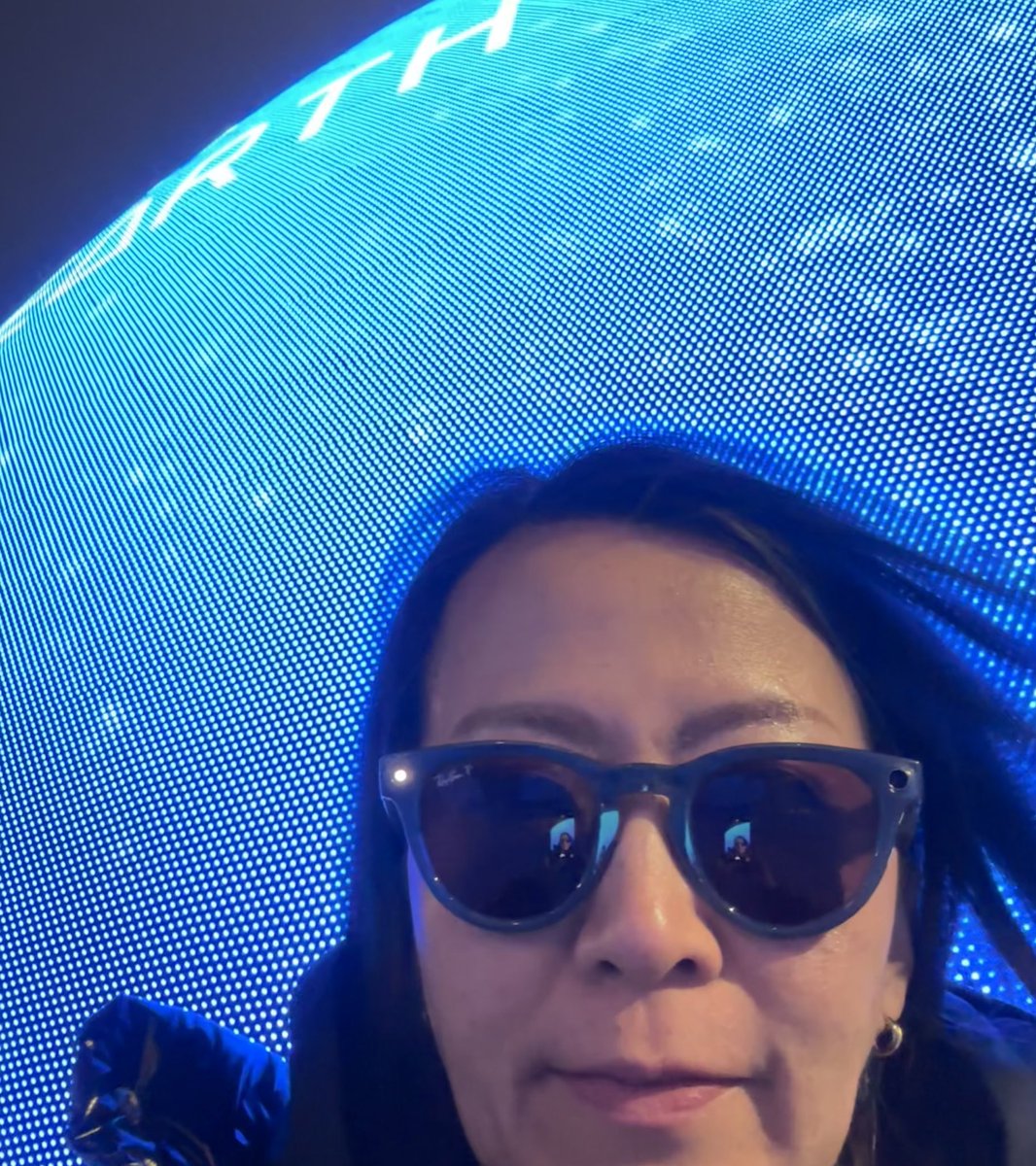 mariroom's tweet photo. I will be a “Spherer” from now with #raybanmeta. 

Sphere Experience いってきます。館内にはヒューマノイド Aura、ホログラフィックスインスタレーションなど、始まる前からかなり期待大。レイバン メタで撮影してきます😉　#sphere #sphereexperience #CES2024 https://t.co/Kj0YJB8SuL