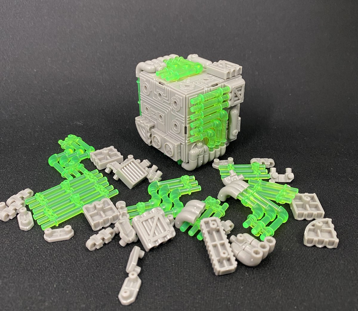 moss_ymmt413's tweet image. 52toys upcoming " the pipeline deco kit" !
Panels can be assembled to 2D or 3D.  All decorations are put by 3mm pin &amp;amp; hole.

(This is the testshot. Final product may vary)

#52toys #plamoism #思念構造体 #thinkingstructure