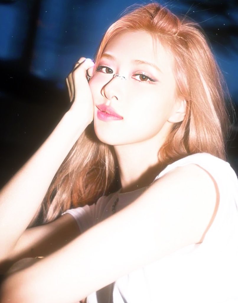 chaescvnty's tweet photo. rosé,  21 &amp; 26 https://t.co/OzqqSzQZQi